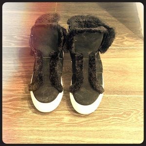 Dkny black with faux fur trim high tops!